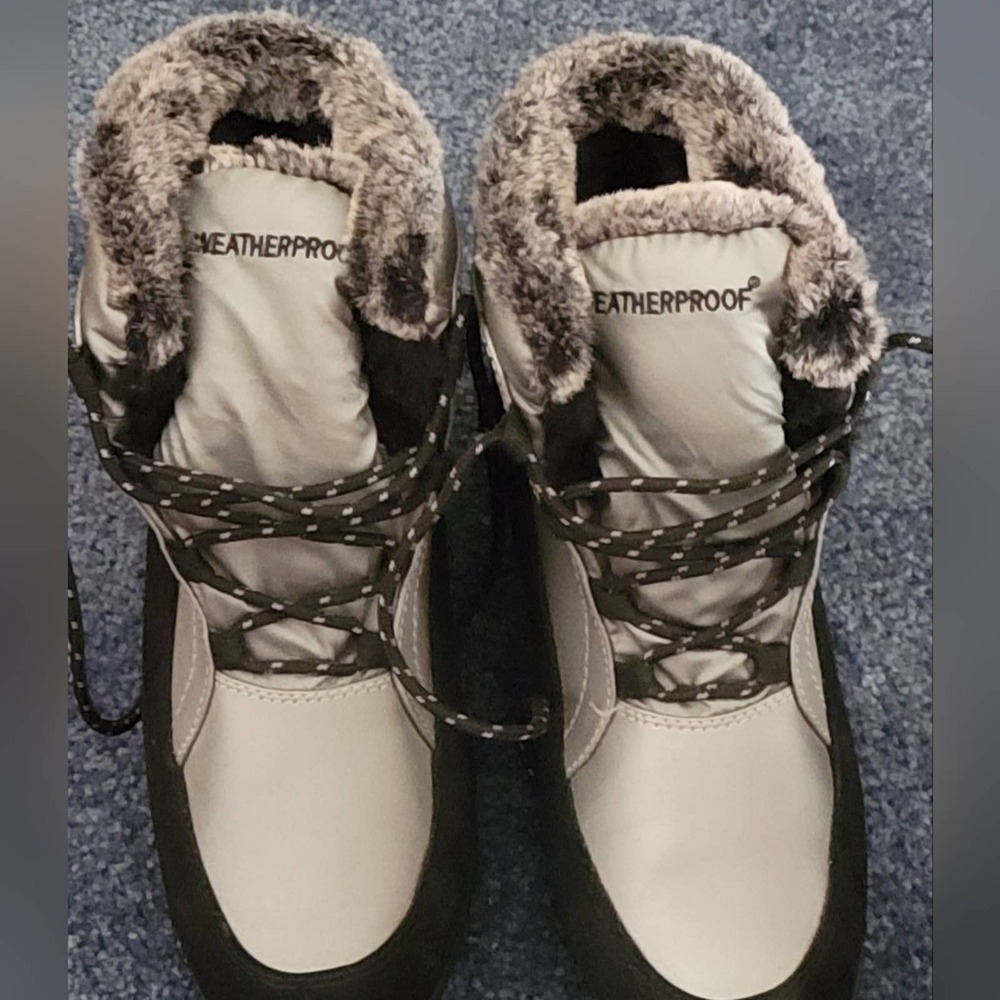 Weatherproof boots 9.5 M lined winter boots